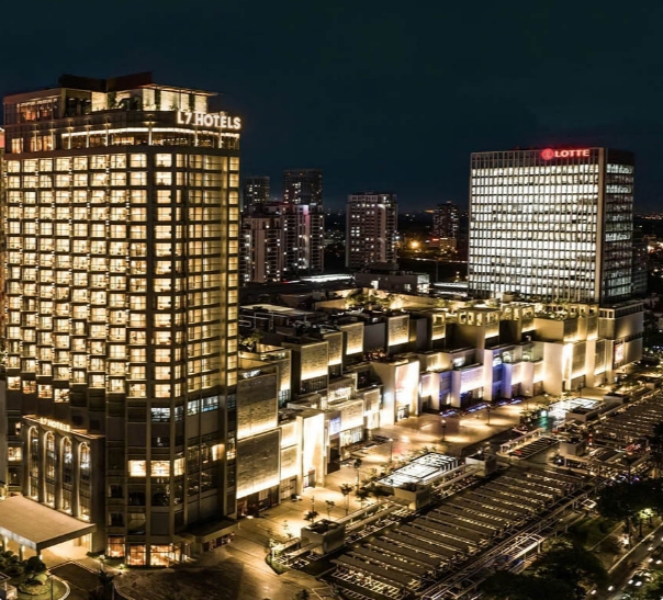 Lotte Mall West Lake Hanoi.jpg