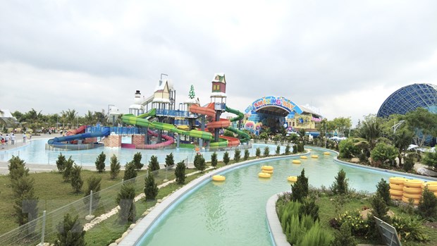 152113-cong-vien-nuoc-lon-nhat-viet-nam-mo-cua-don-khach.jpg