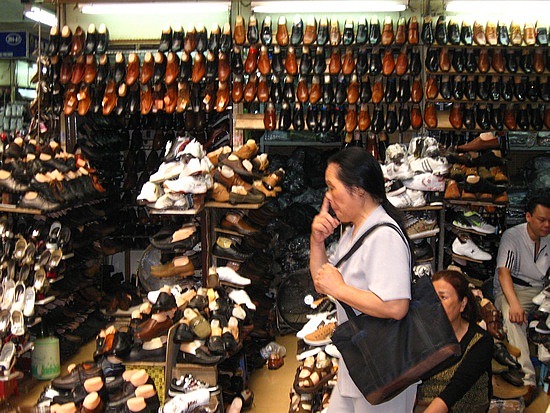 vietnam_shoe-shop.jpg