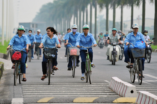cong_nhan_bac_thang_long_EXYB.jpg