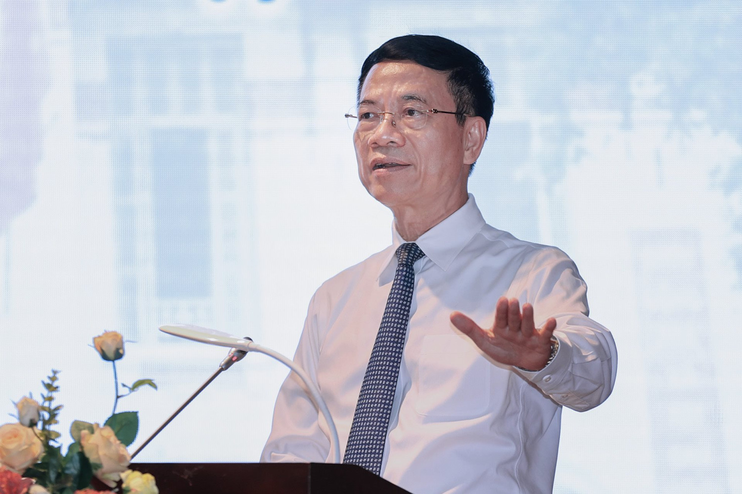 Nguyen Manh Hung.jpg