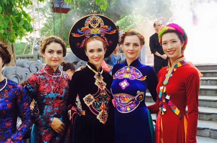 ao-dai-cultural-custom-show.jpg